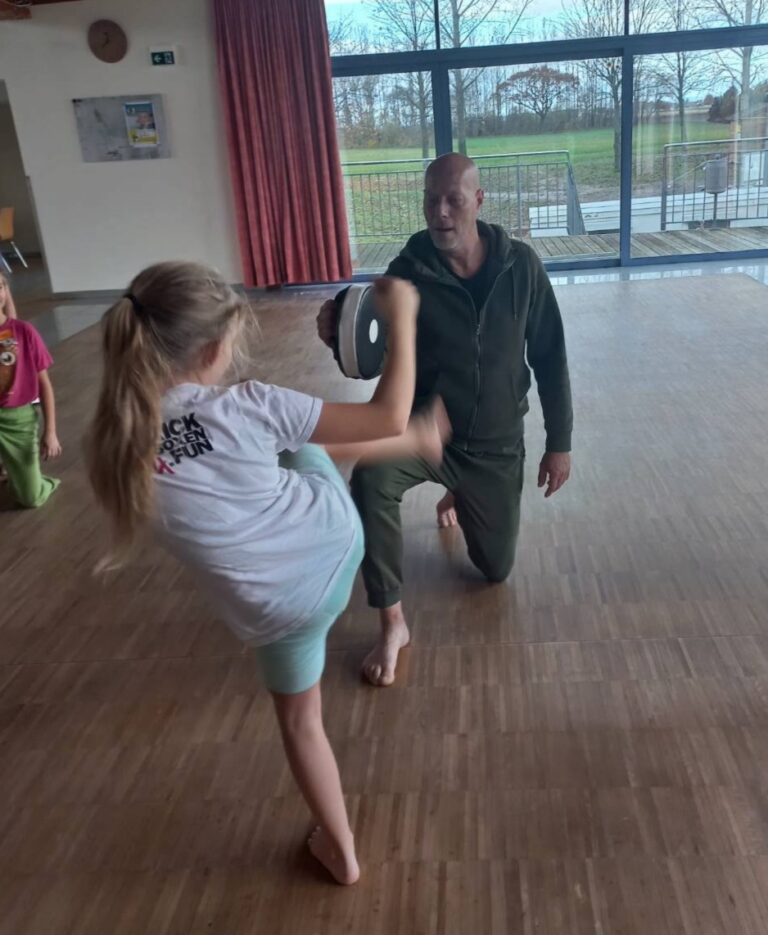 Spaß mit Punch: Kickboxen4fun rockt die Turnstunde